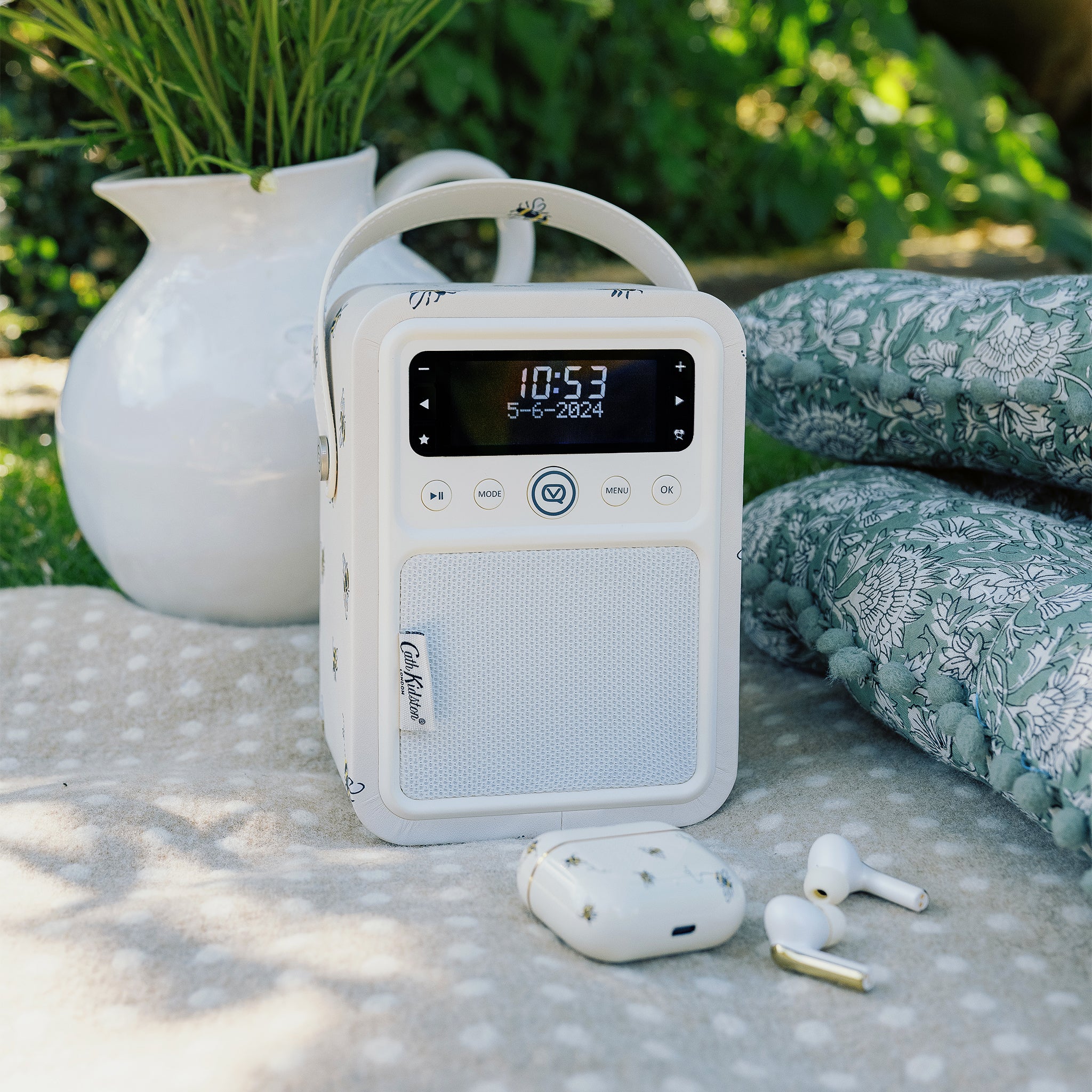 Best DAB/DAB+ Digital/FM Radio and Bluetooth Speaker & Noise-Cancelling Earbuds in Cath Kidston Bees Print.