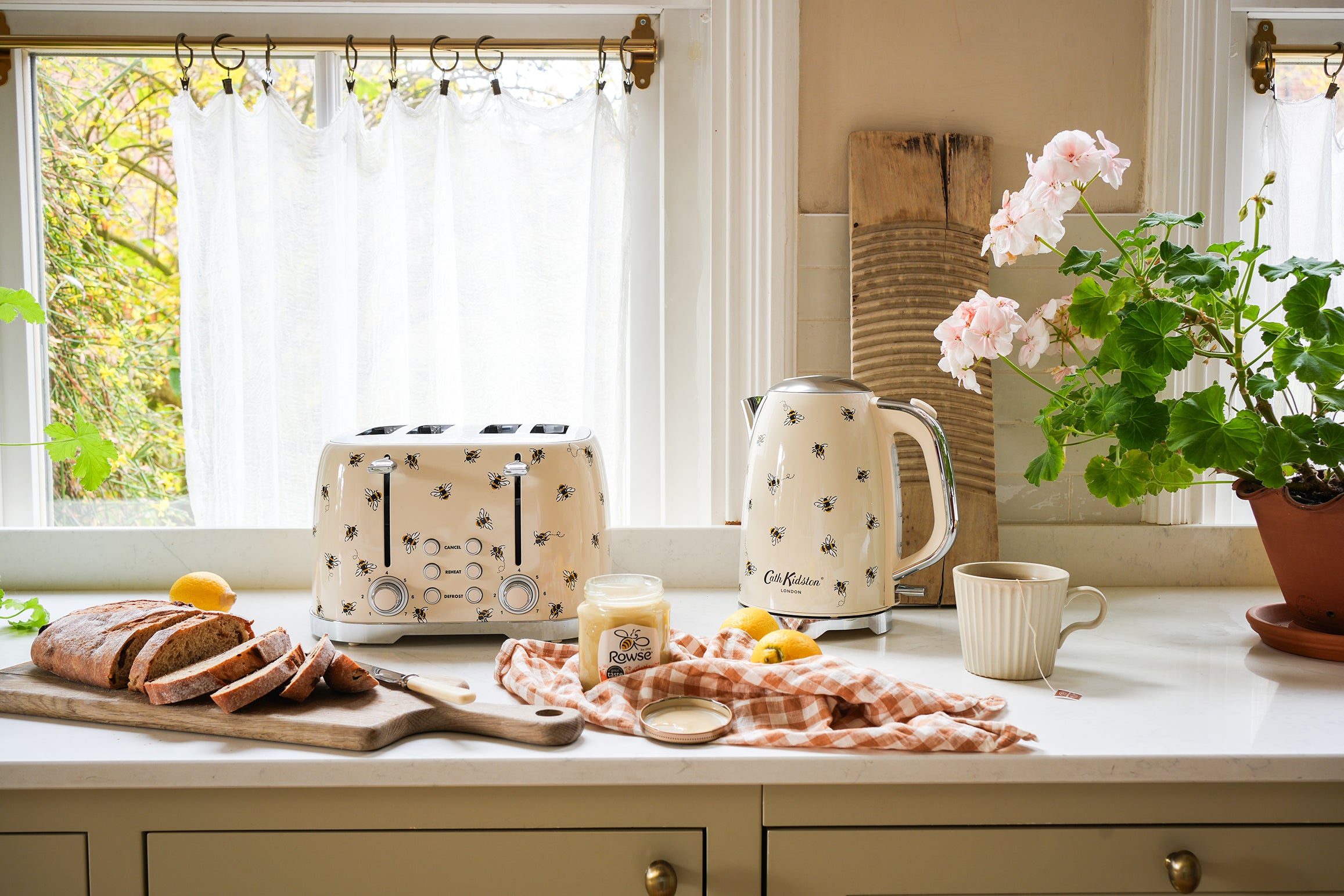 4 Slice Toaster and Jug Kettle