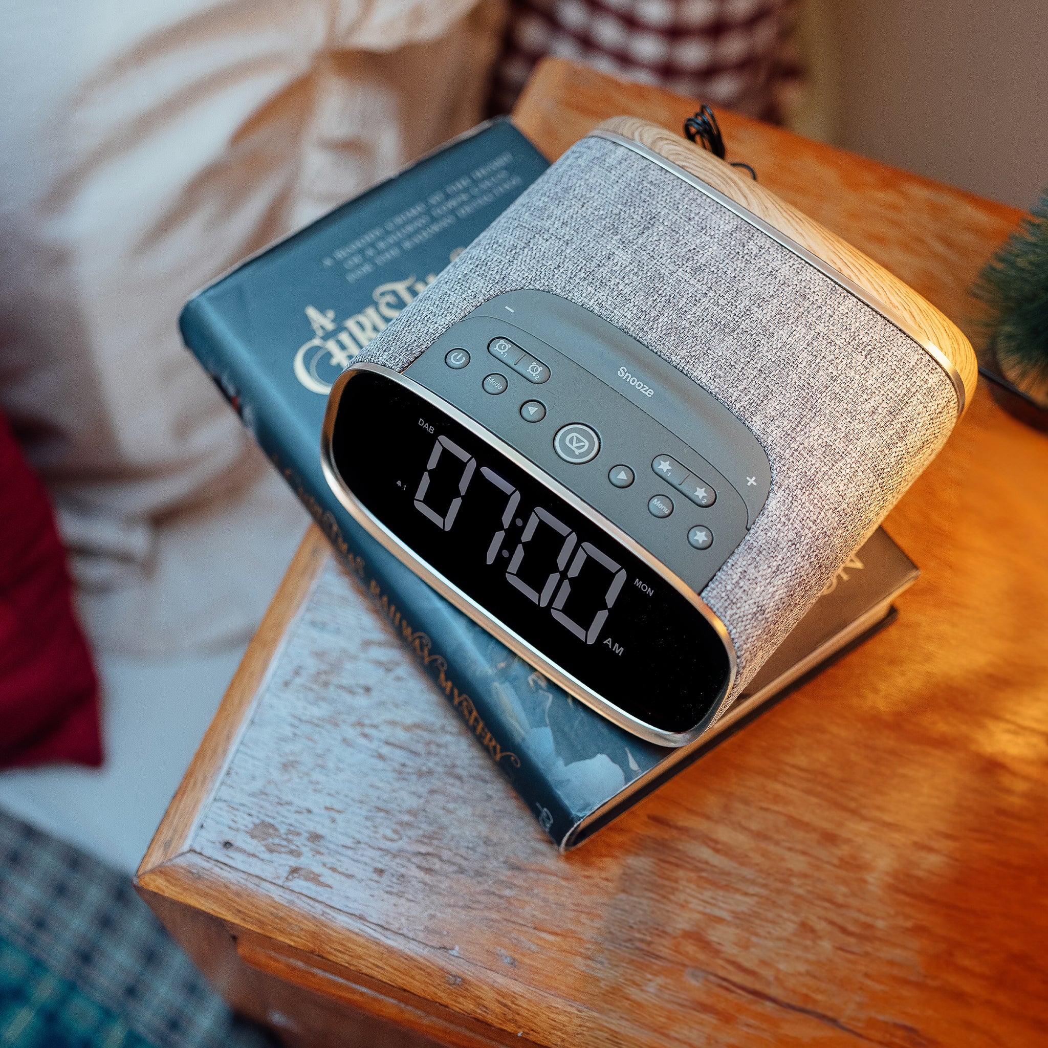 VQ’s Lark – Bedside Digital Radio & Bluetooth Speaker