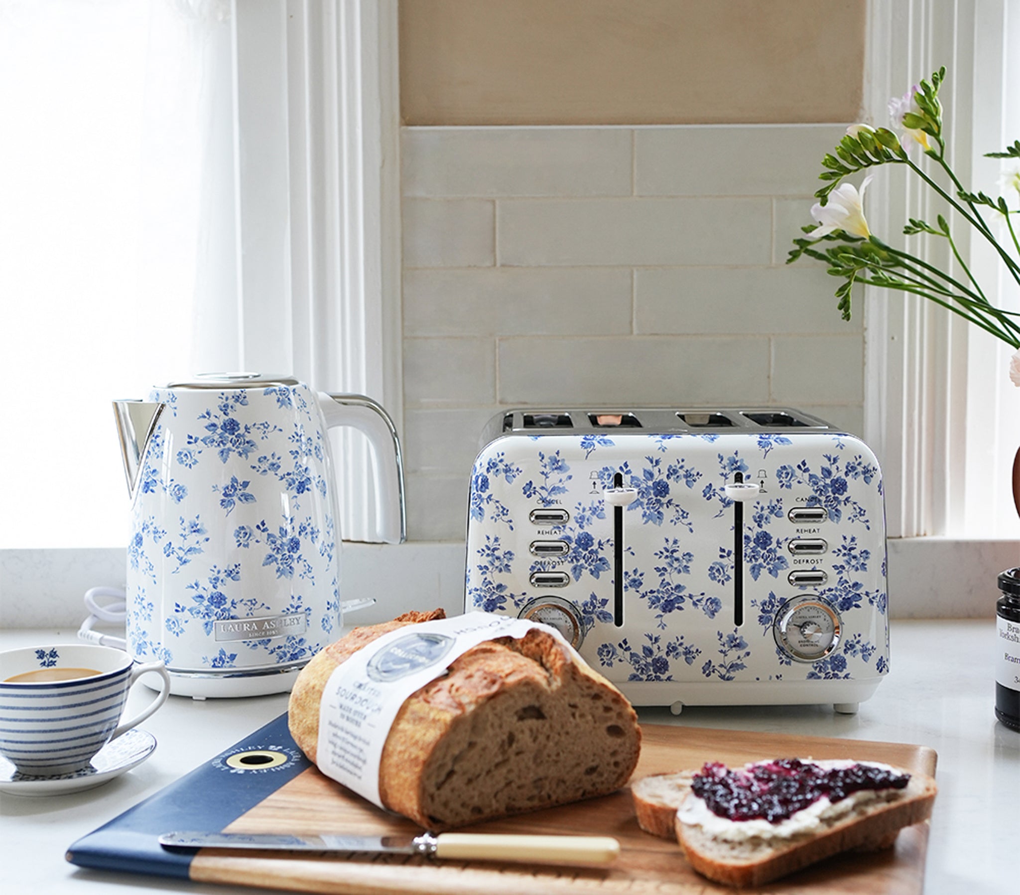 Laura Ashley’s 4-Slice Toaster – Multi-Function & 7 Heat Settings