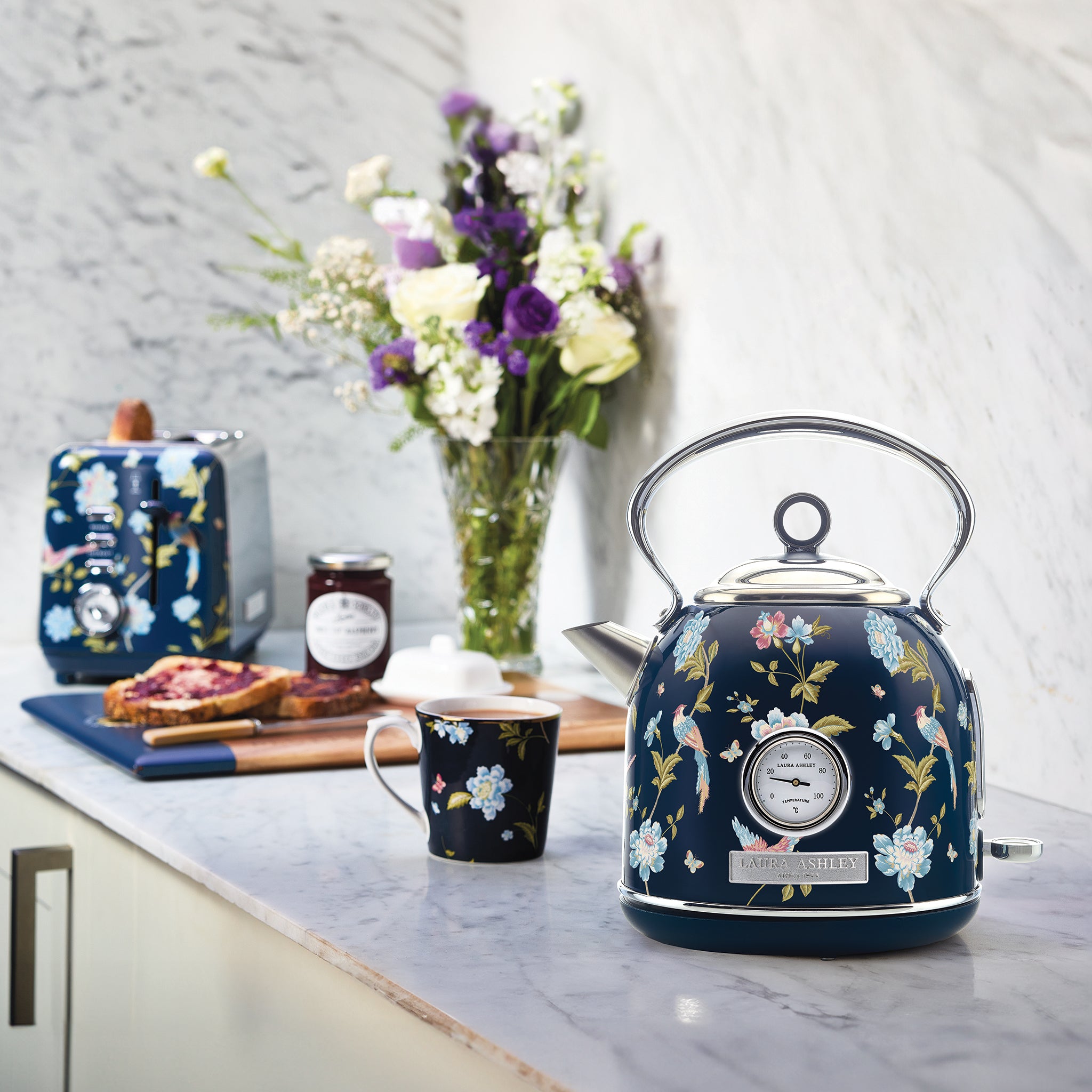 Laura Ashley’s 1.7L Dome Kettle – Fast Boil & Temperature Gauge