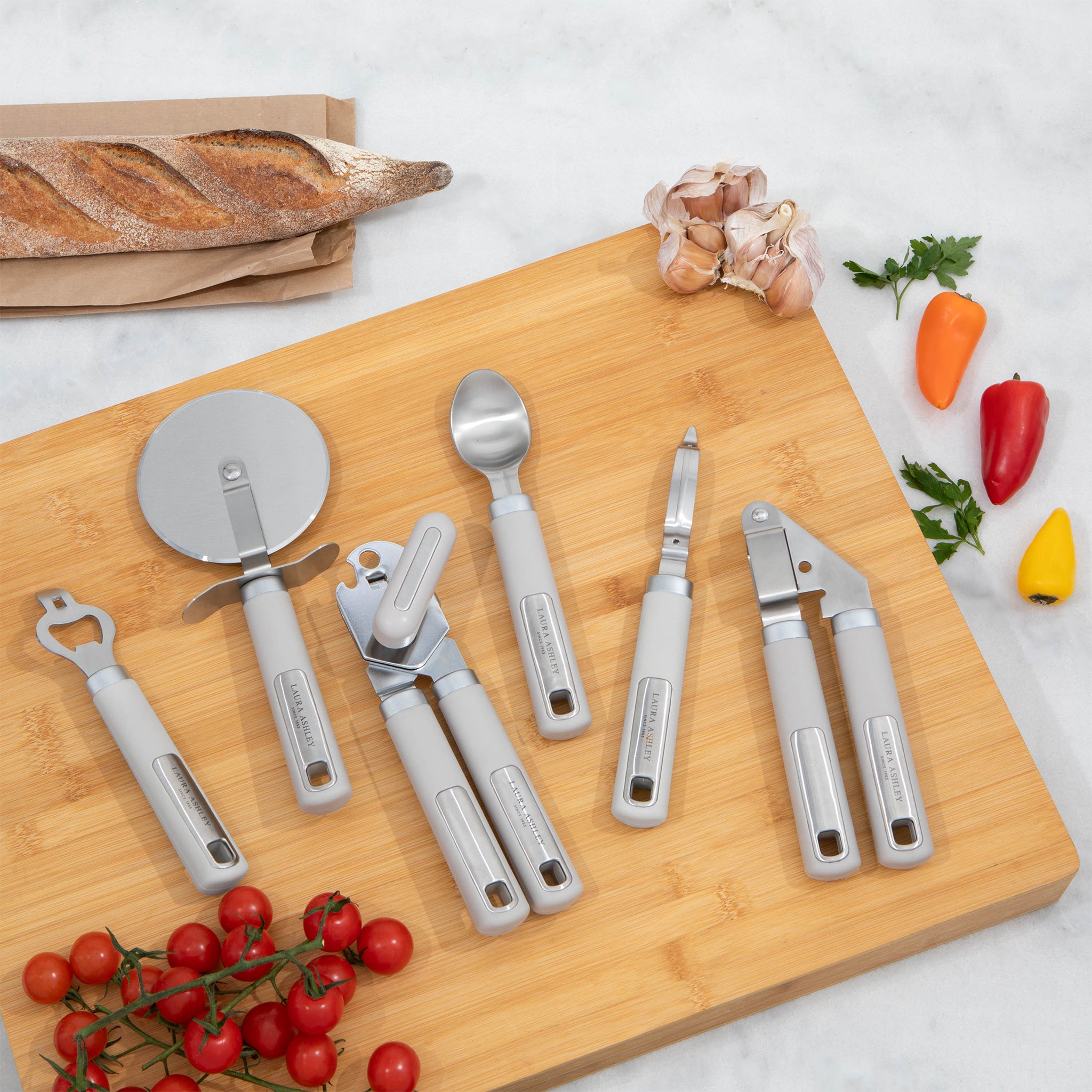 Laura Ashley Stainless Steel Garlic Press/Mincer/Crusher with Soft Touch Handle