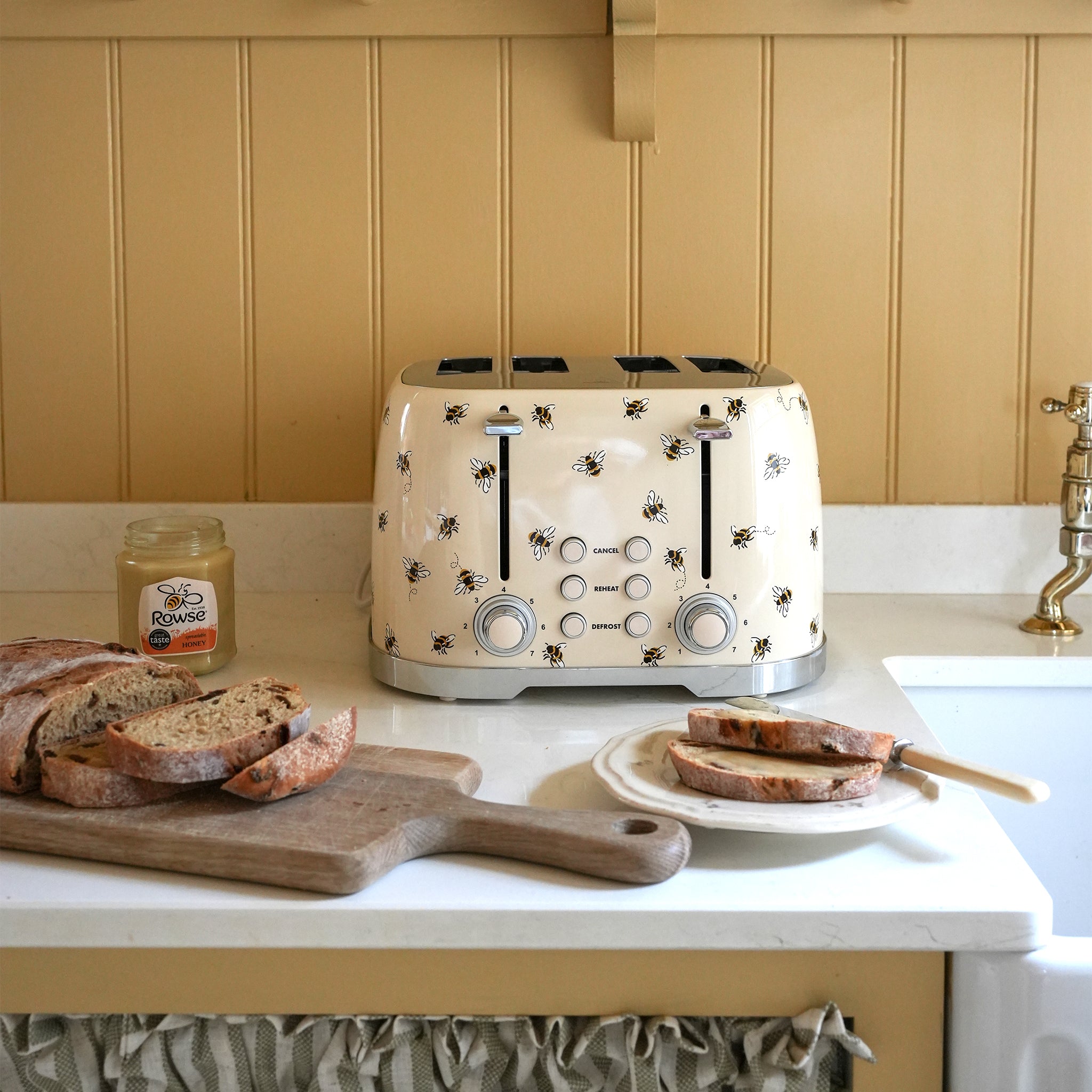 Cath Kidston’s 4-Slice Toaster – Multi-Function & 7 Heat Settings