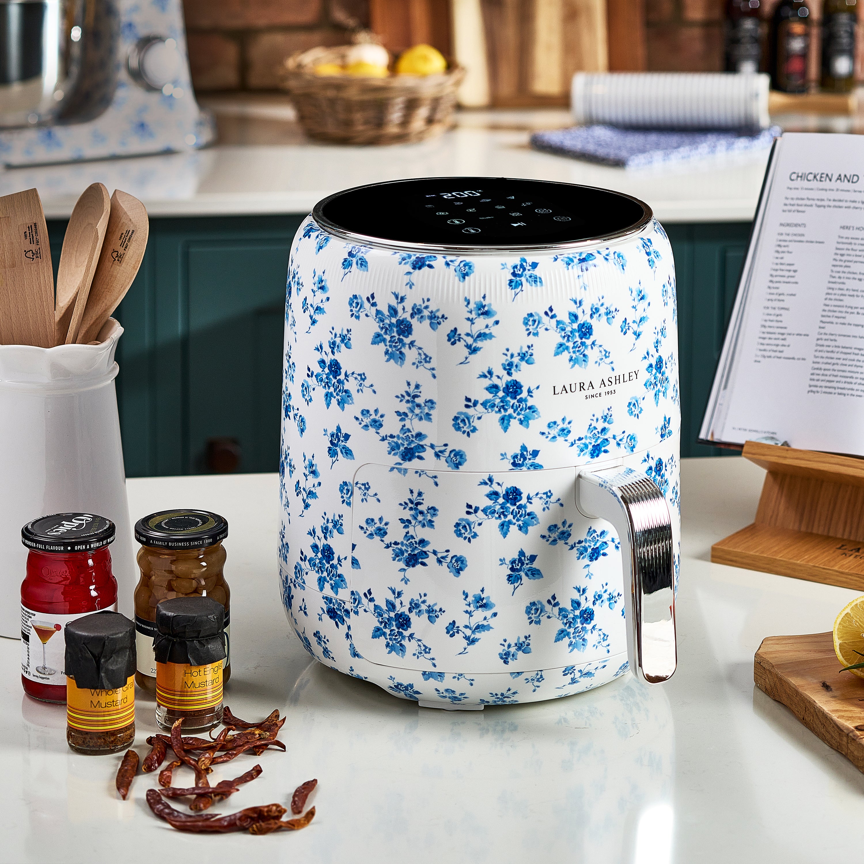 Laura Ashley’s 4.5L Digital Air Fryer – Presets & Shake Reminder