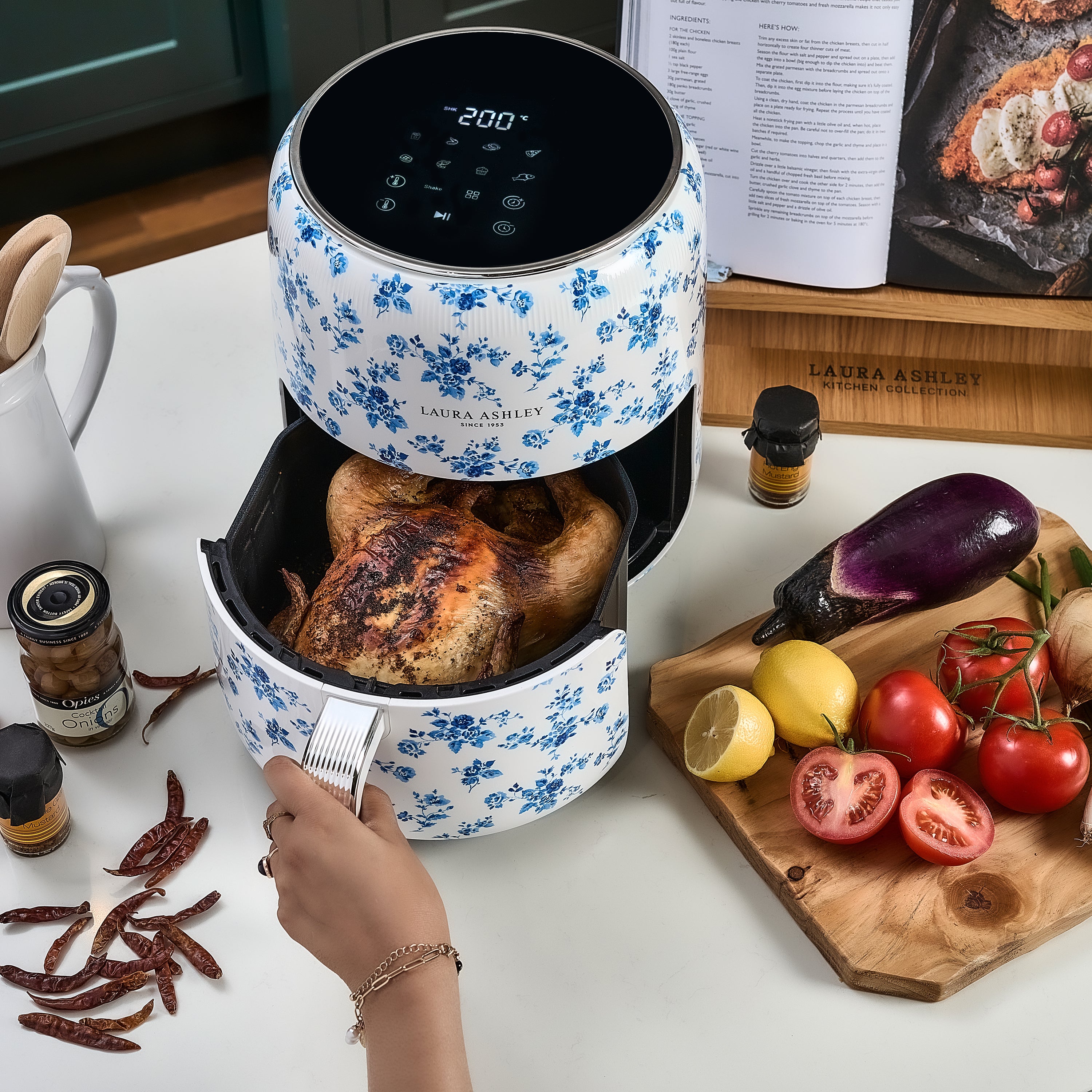 Laura Ashley’s 4.5L Digital Air Fryer – Presets & Shake Reminder
