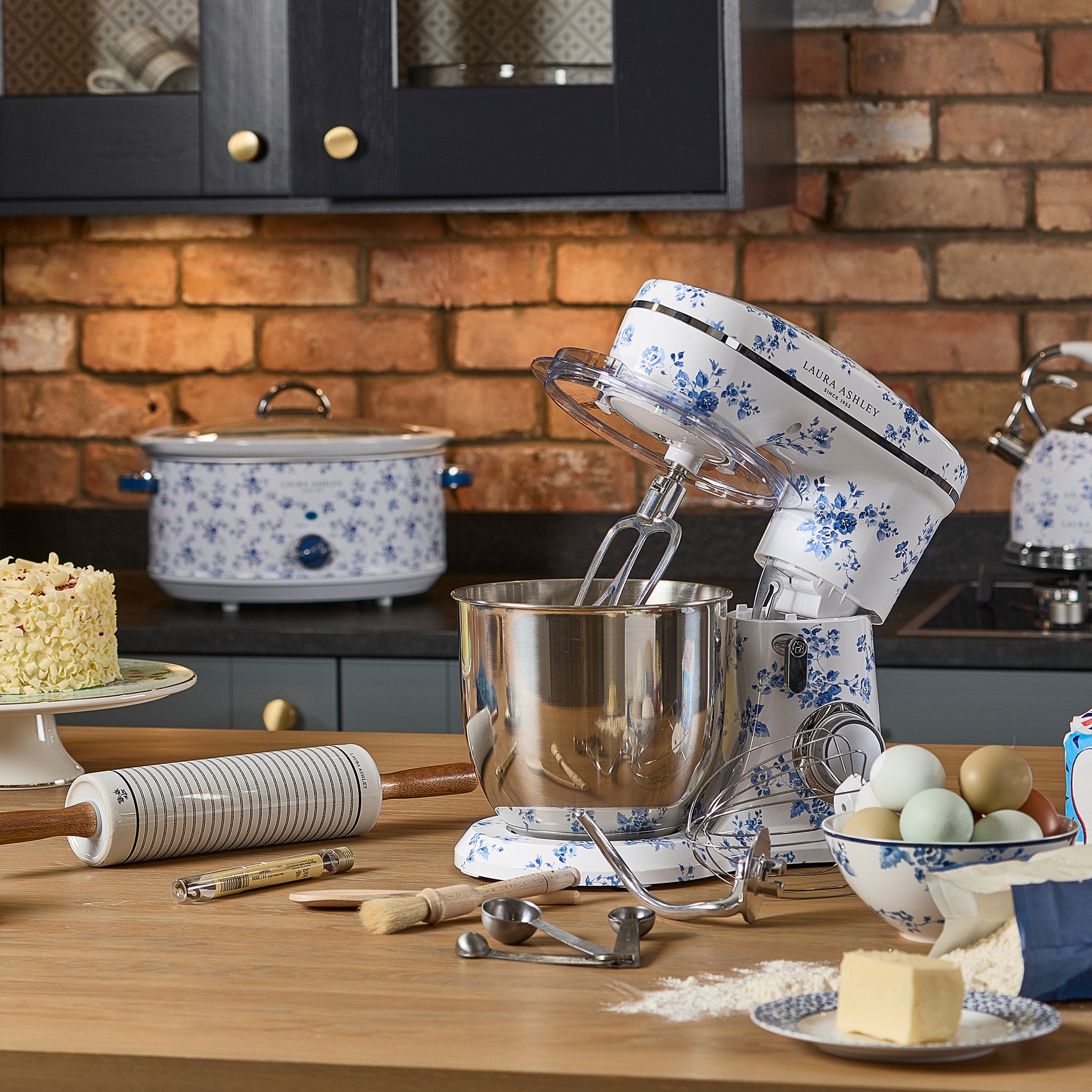 Laura Ashley’s 4.5L Lightweight Stand Mixer – 10-Speed Control