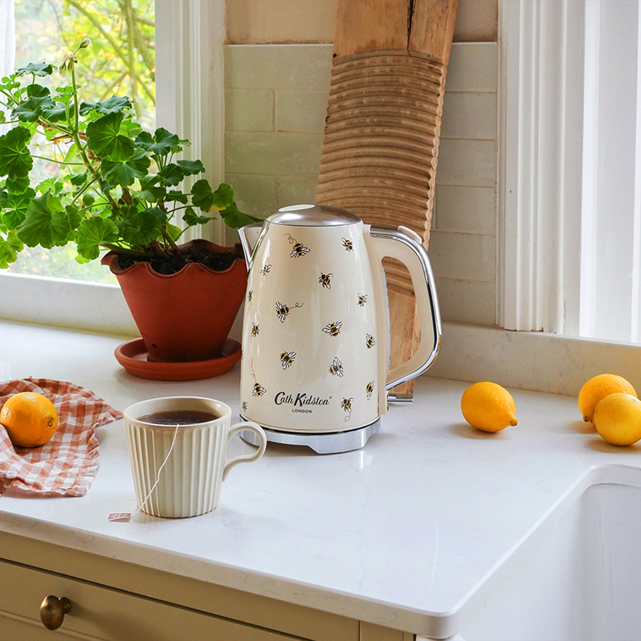 Cath Kidston’s 1.7L Jug Kettle – Fast Boil & Water Level Indicator