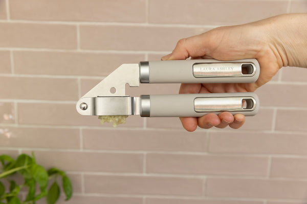 Laura Ashley Stainless Steel Garlic Press/Mincer/Crusher with Soft Touch Handle