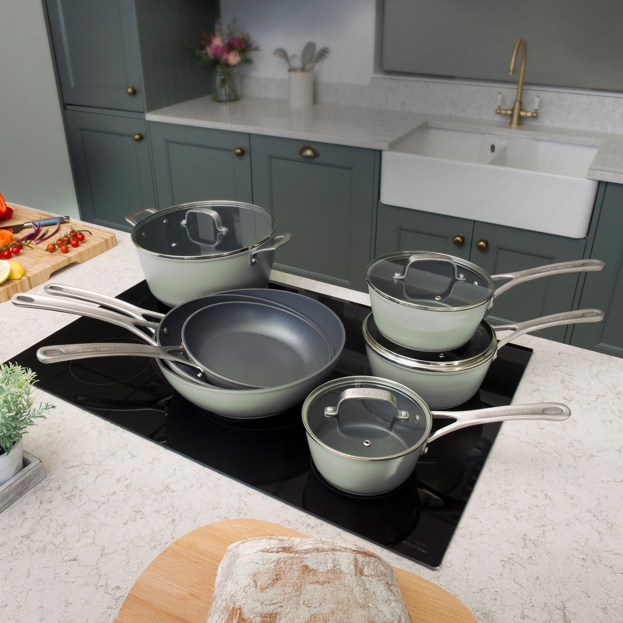Laura Ashley 7-Piece Non-Stick Cookware Set – 3 Saucepans with Lids, 2 Frying Pans, 30cm Wok & 28cm Casserole Pot with Lid – Forged Aluminum, PFOA-Free Pots and Pan Set with 10-Year Guarantee