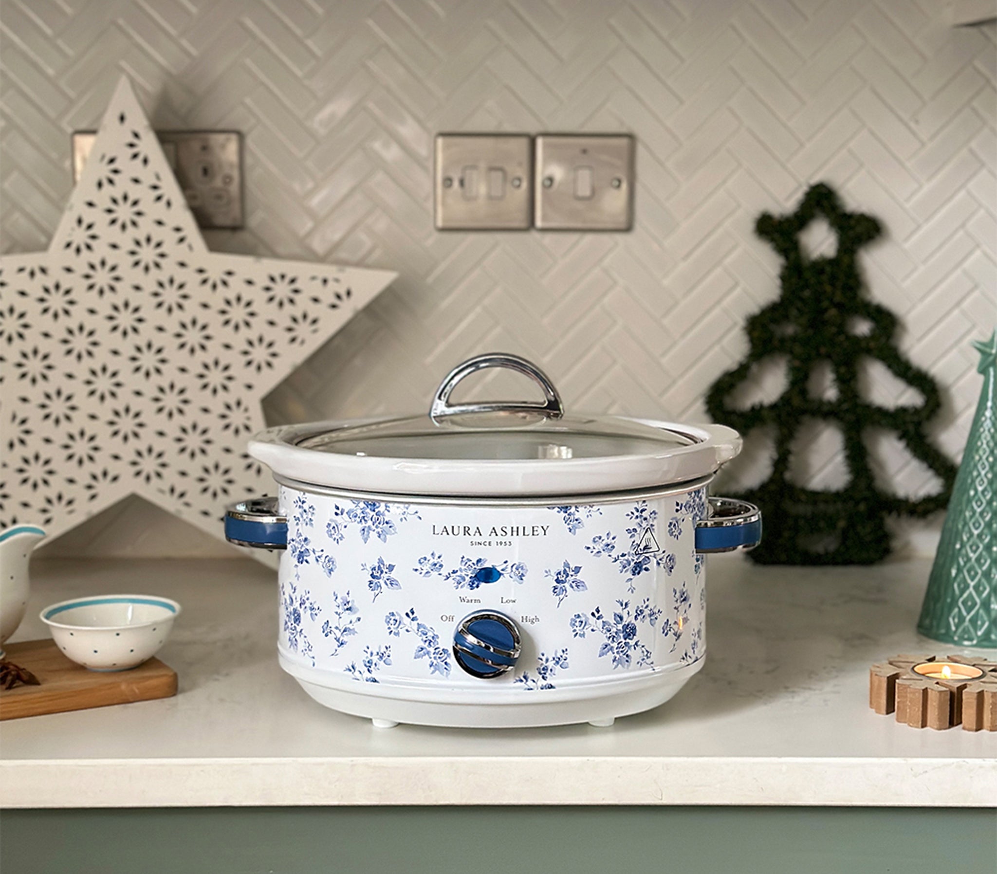 Laura Ashley’s 3.5L Slow Cooker – Adjustable Heat & Keep-Warm