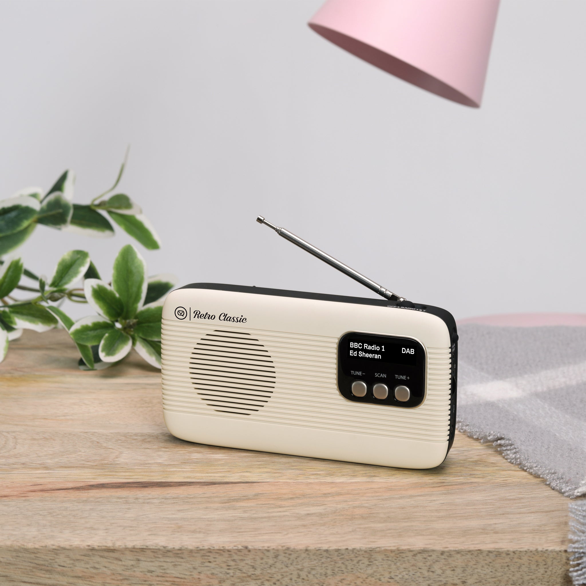 Retro Classic – Portable Radio with Bluetooth