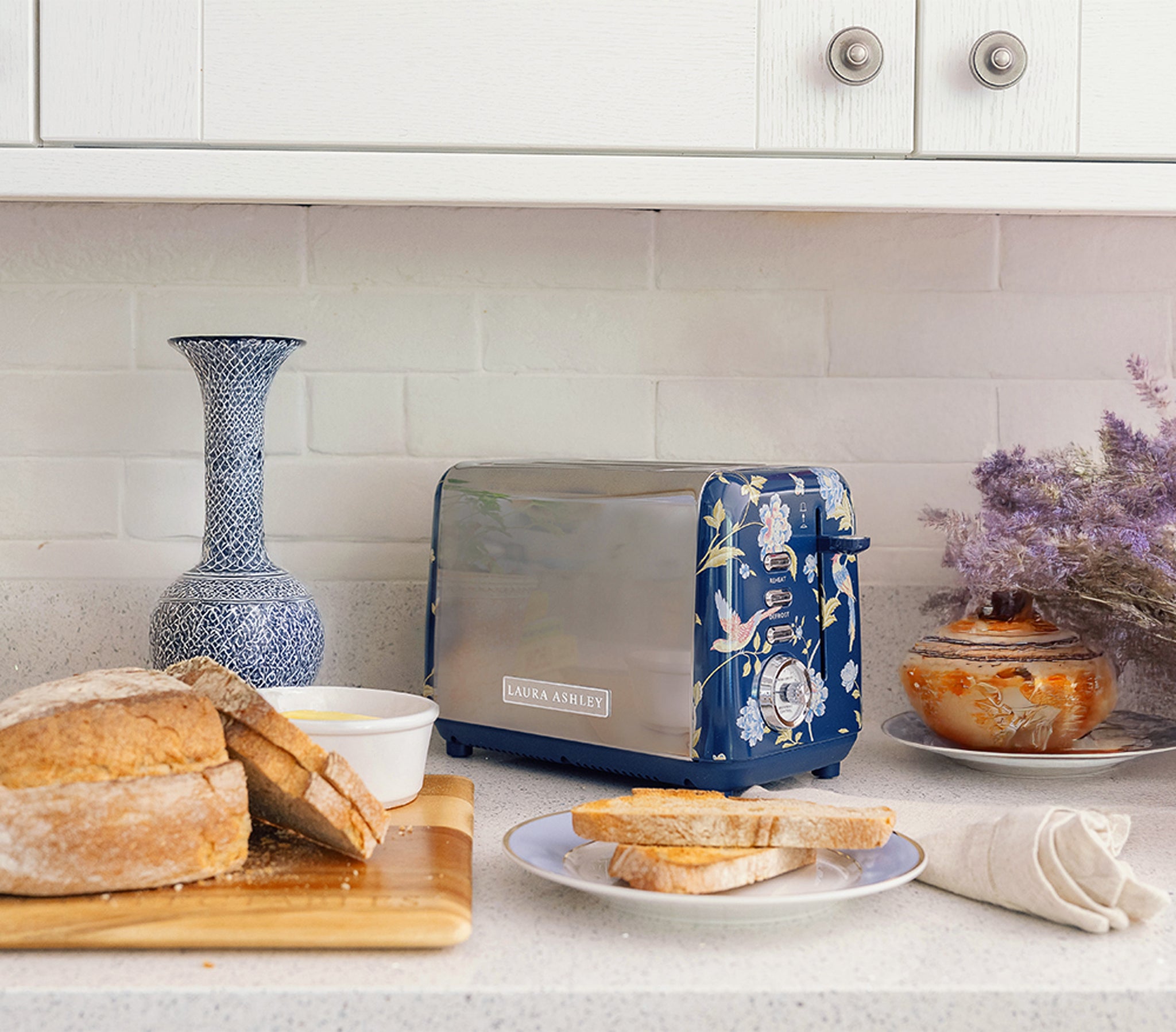 Laura Ashley’s 2-Slice Toaster – Multi-Function & 7 Heat Settings