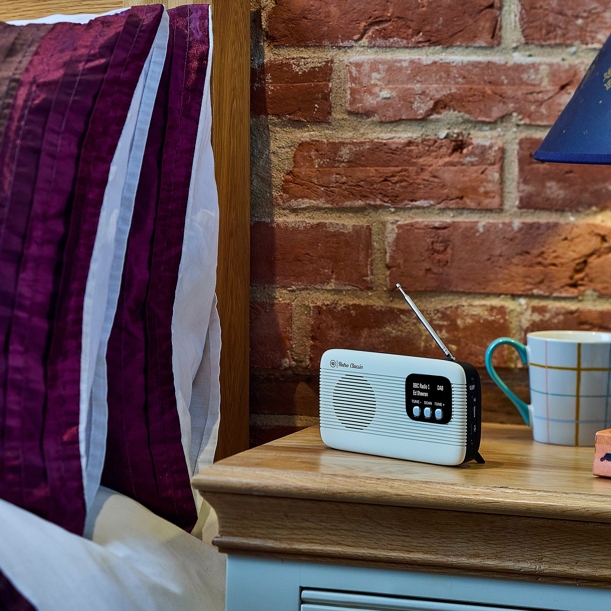 Retro Classic – Portable Radio with Bluetooth