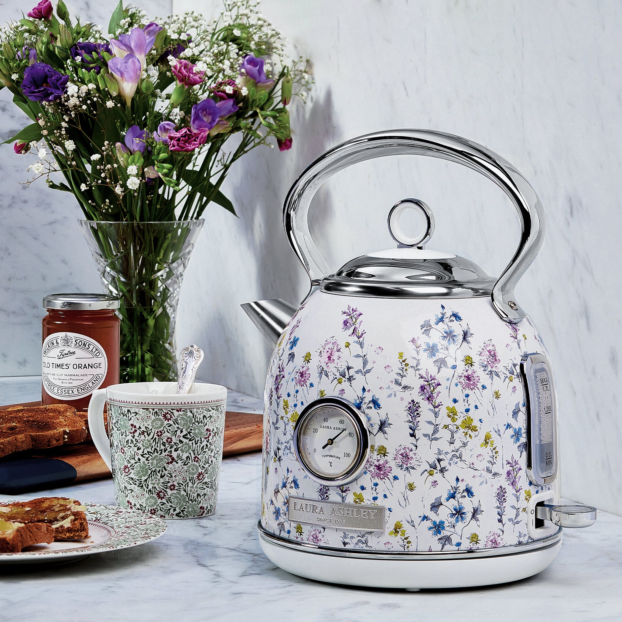 Laura Ashley’s 1.7L Dome Kettle – Fast Boil & Temperature Gauge