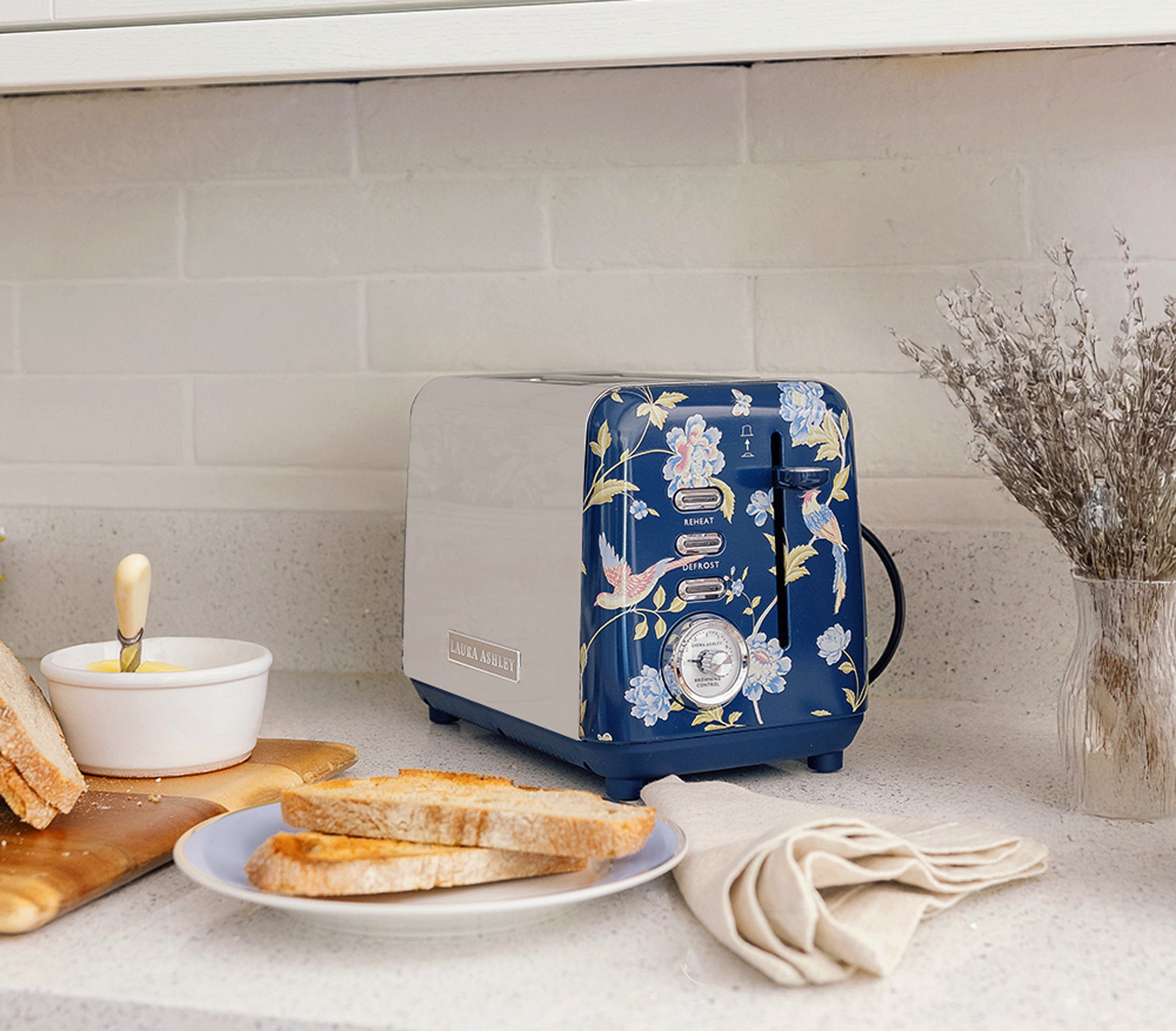 Laura Ashley’s 2-Slice Toaster – Multi-Function & 7 Heat Settings