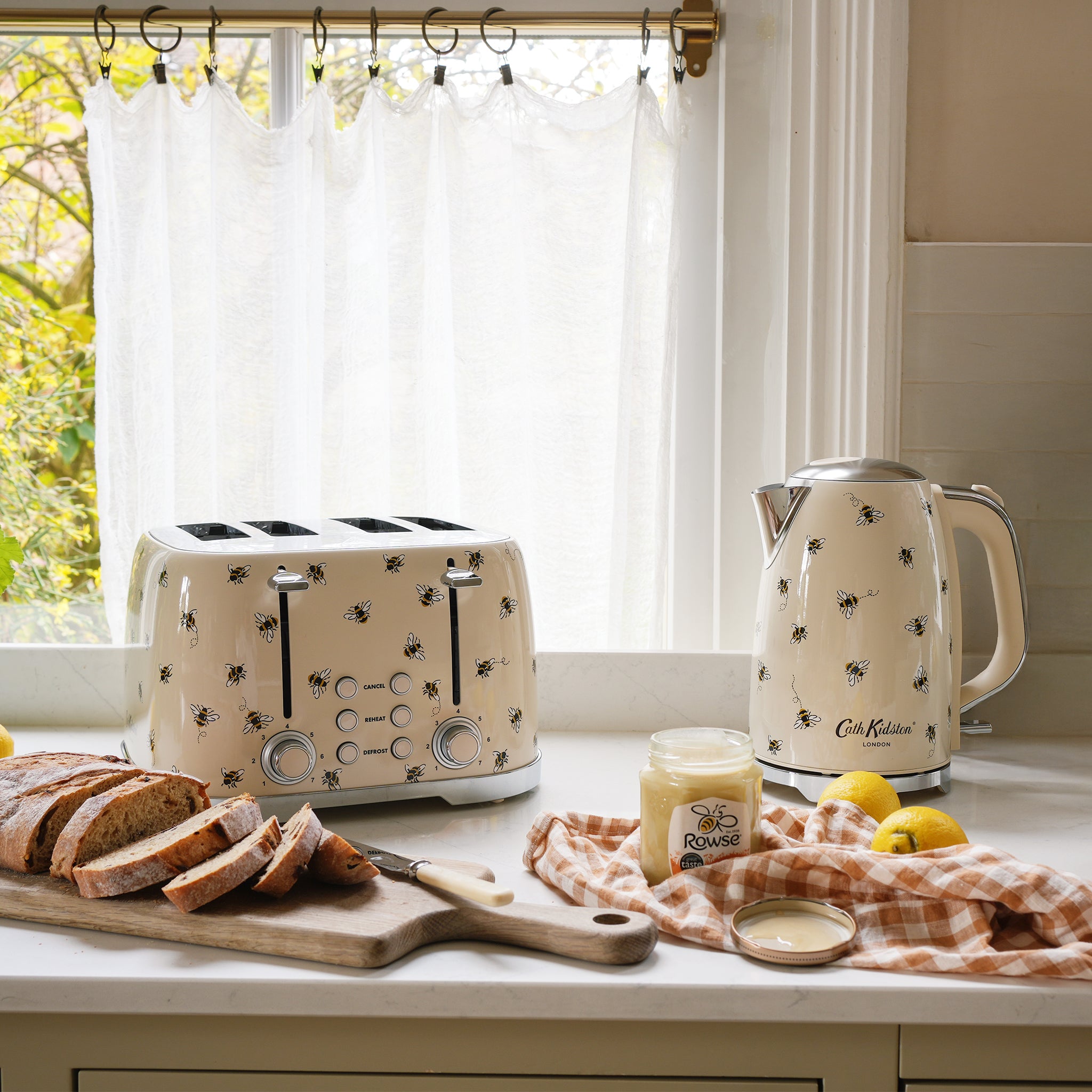 Cath Kidston’s 1.7L Jug Kettle – Fast Boil & Water Level Indicator