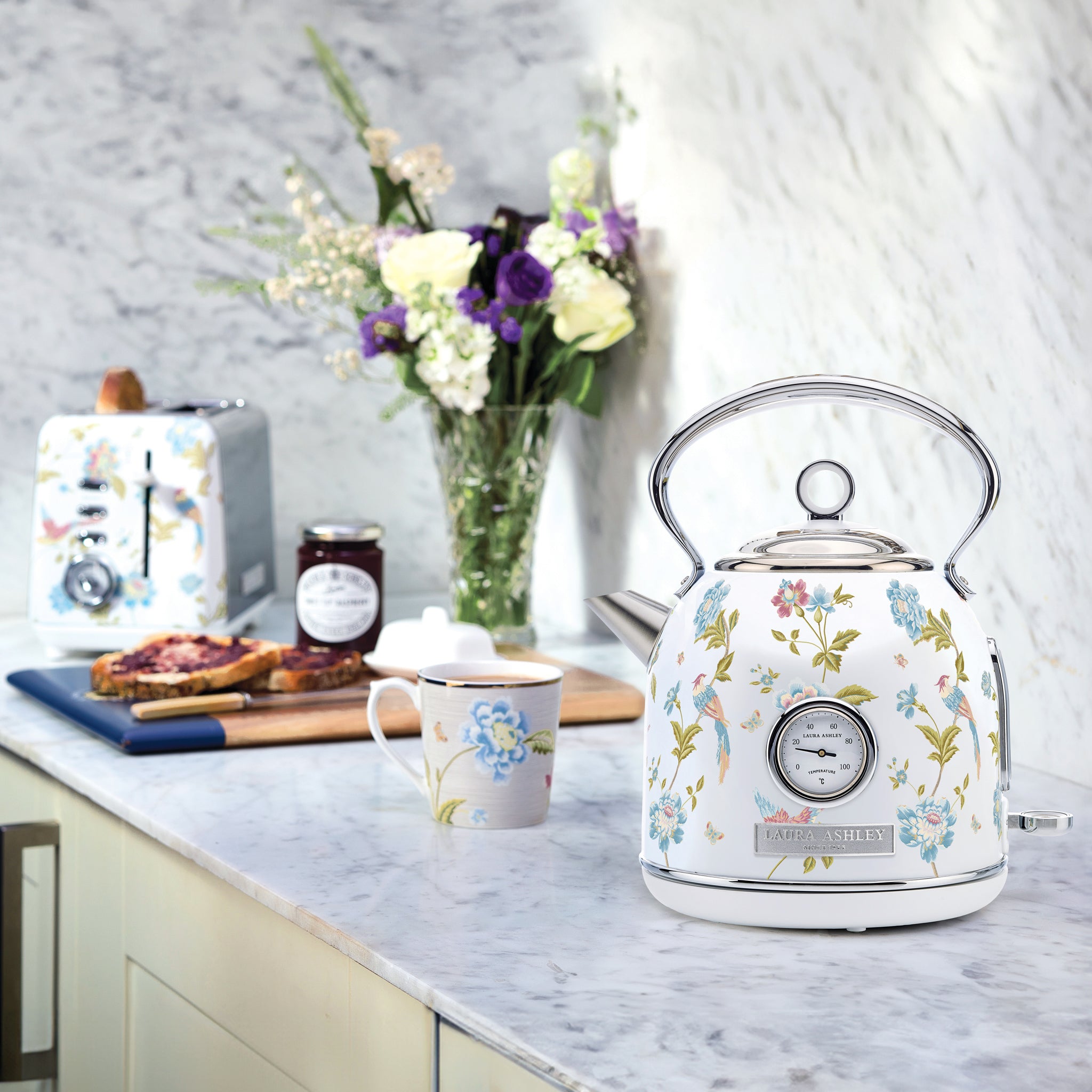 Laura Ashley’s 1.7L Dome Kettle – Fast Boil & Temperature Gauge
