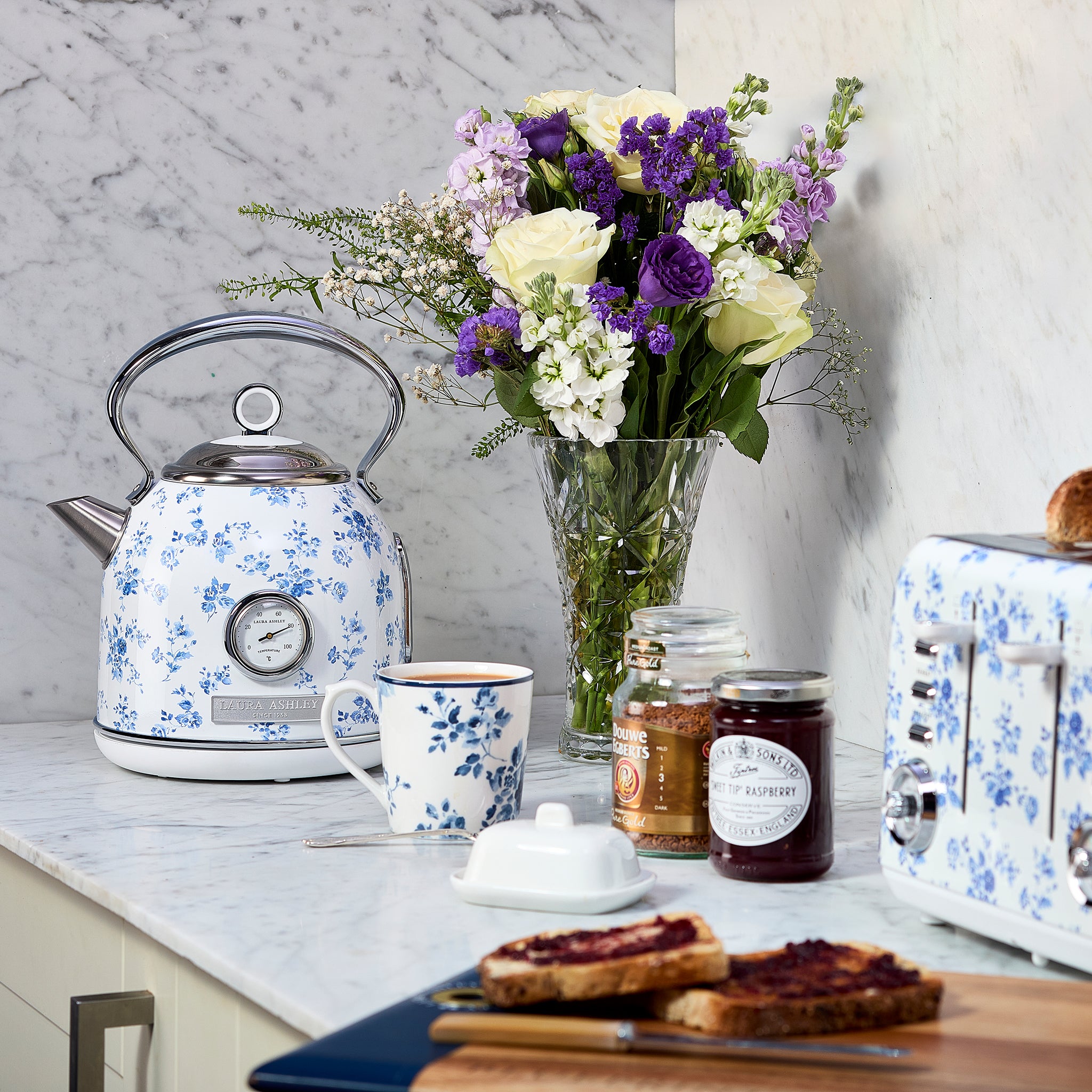 Laura Ashley’s 1.7L Dome Kettle – Fast Boil & Temperature Gauge